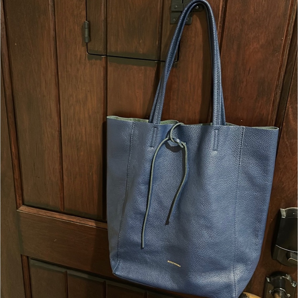 Maison Fanli dark blue tote in excellent condition!